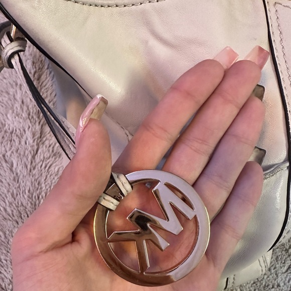 Michael Kors White Purse - Picture 5 of 15